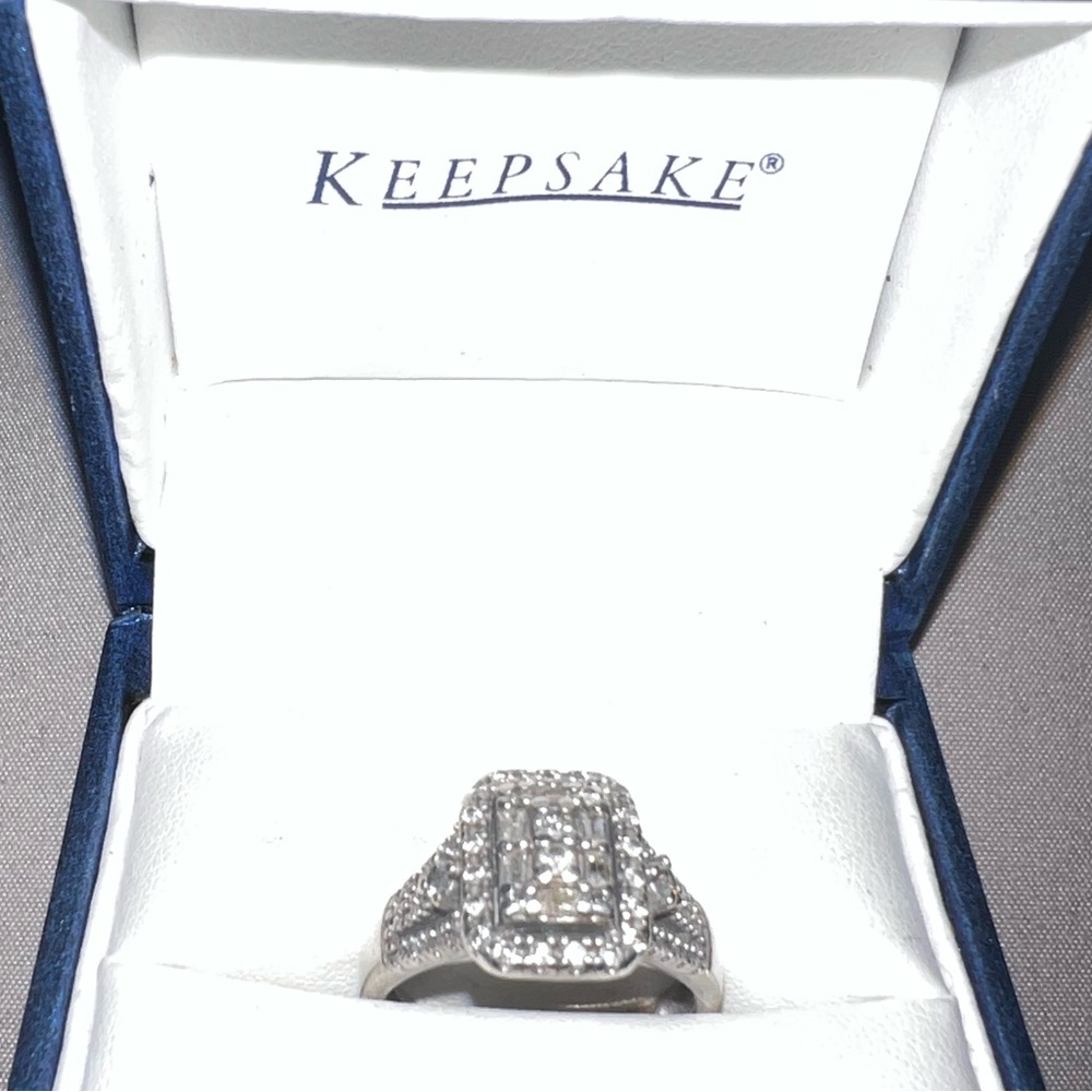 Ladies Diamond ring